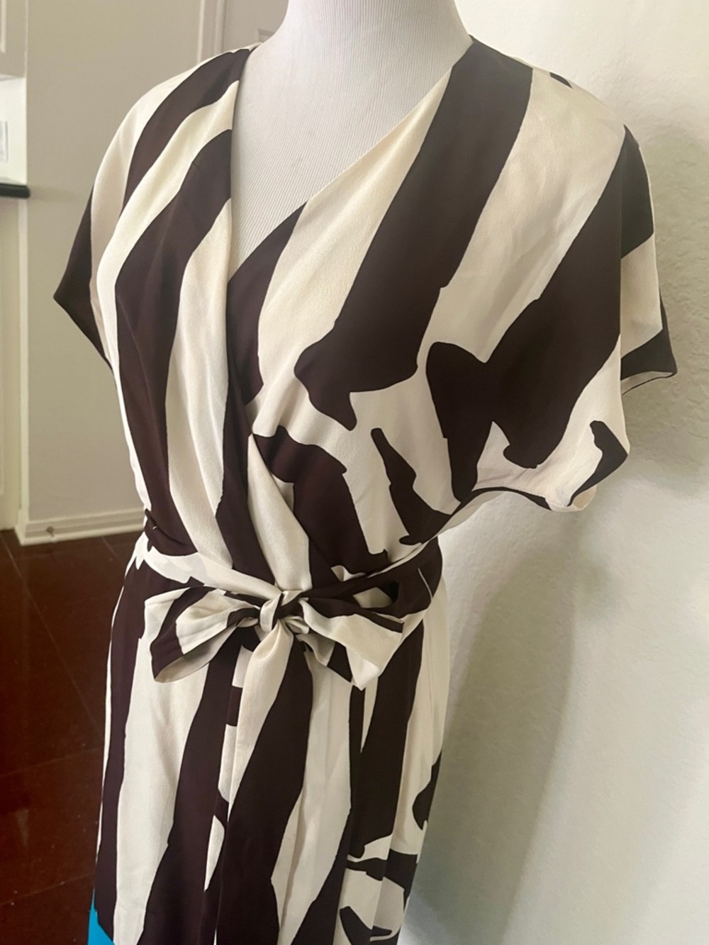 Escada Brown and Off White Printed  Dress with Turquoise Hem Sz 38